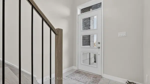 2550 Castlegate Crossing N/A #103, Pickering, ON L1X 0H6