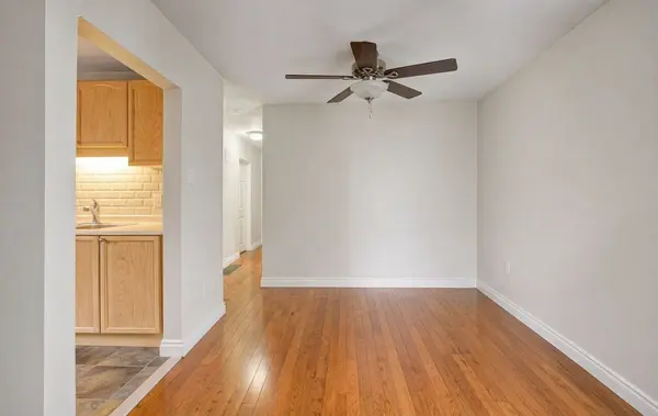 66 Walter AVE #Main, Newmarket, ON L3Y 2T3