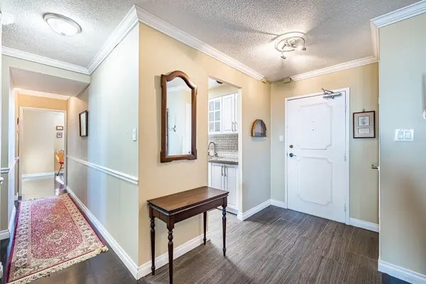 812 Burnhamthorpe RD #1907, Toronto W08, ON M9C 4W1