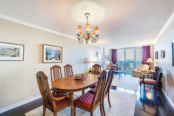 812 Burnhamthorpe RD #1907, Toronto W08, ON M9C 4W1