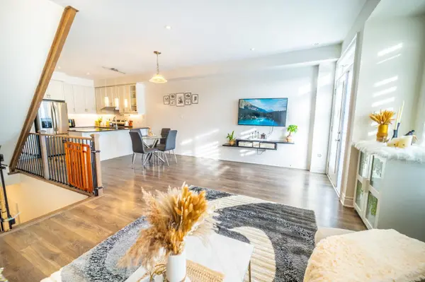 1293 Clarriage CT, Milton, ON L9E 1J4