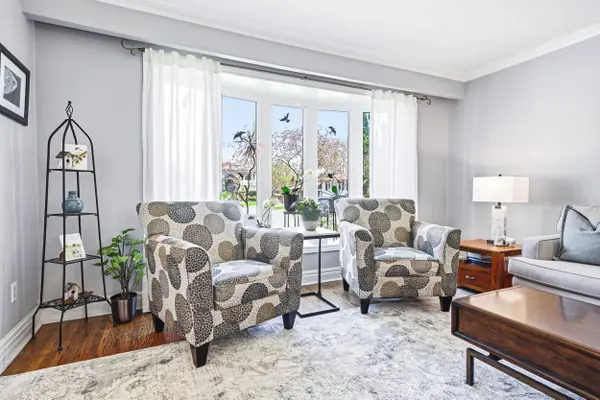 668 Chestnut PL, Burlington, ON L7N 3E8