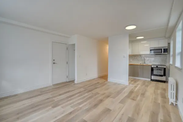 101 Sixteenth ST, Toronto W06, ON M8V 3J9