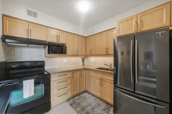 60 Southport ST #617, Toronto W01, ON M6S 3N4