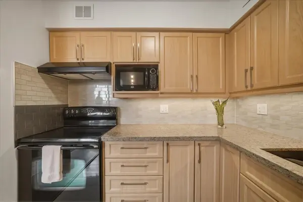 60 Southport ST #617, Toronto W01, ON M6S 3N4