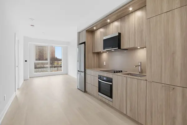 25 Cordova AVE #418, Toronto W08, ON M9A 0E5