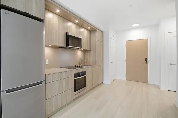 25 Cordova AVE #418, Toronto W08, ON M9A 0E5