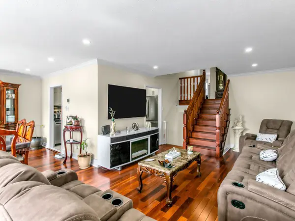 137 Beech ST, Brampton, ON L6V 2Z2