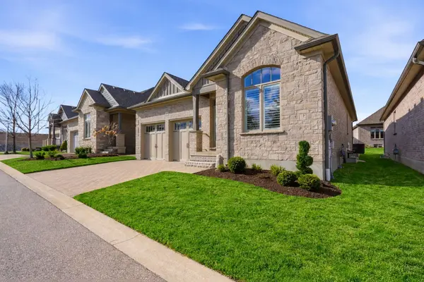 725 Eagletrace DR #26, London North, ON N6G 0J7