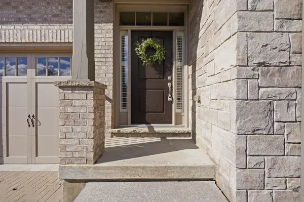 725 Eagletrace DR #26, London North, ON N6G 0J7