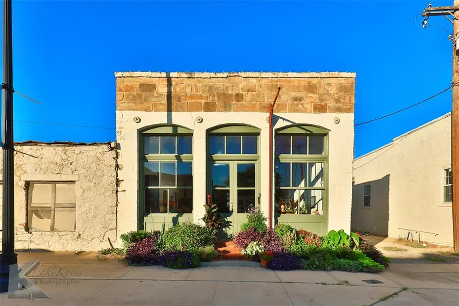 306 Conrad Hilton Boulevard, Cisco, TX 76437