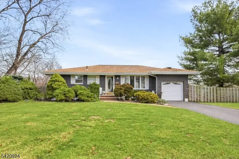 100 Hayes Ave, Clark Twp., NJ 07066