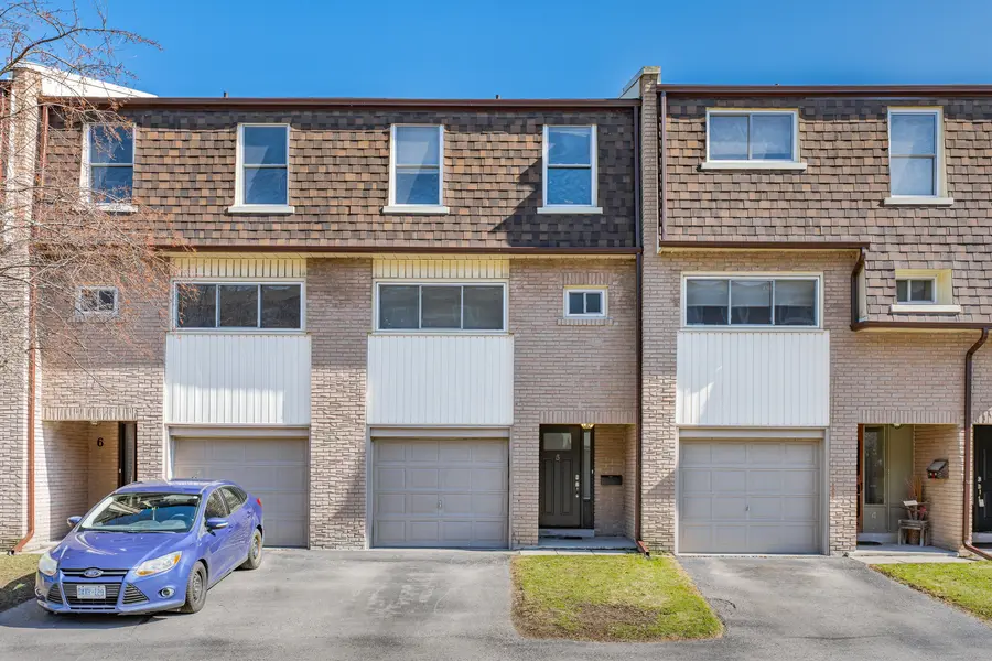 230 Blair RD #5, Cambridge, ON N1S 2J8