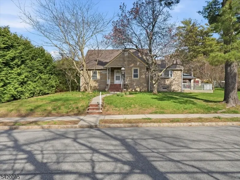 95 Sycamore Ave, Livingston Twp., NJ 07039
