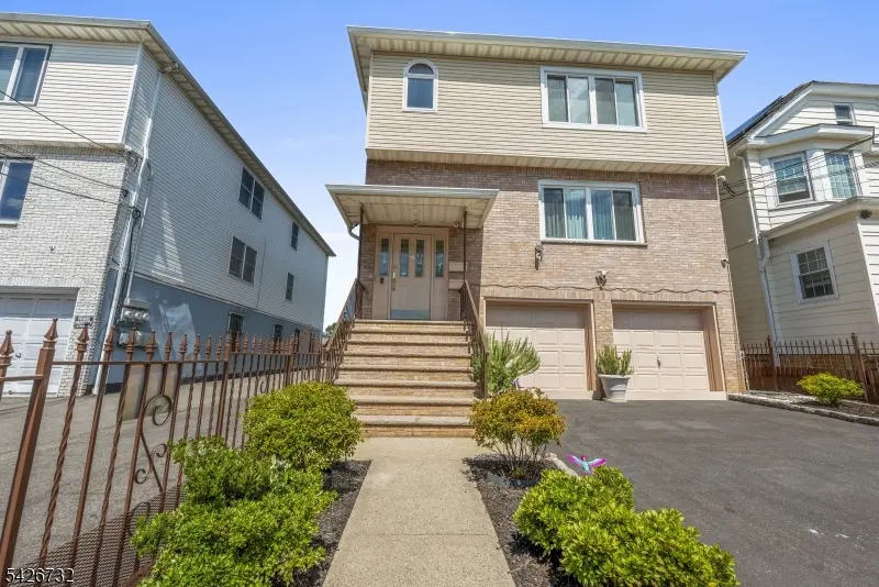 937 Grove St, Elizabeth City, NJ 07202