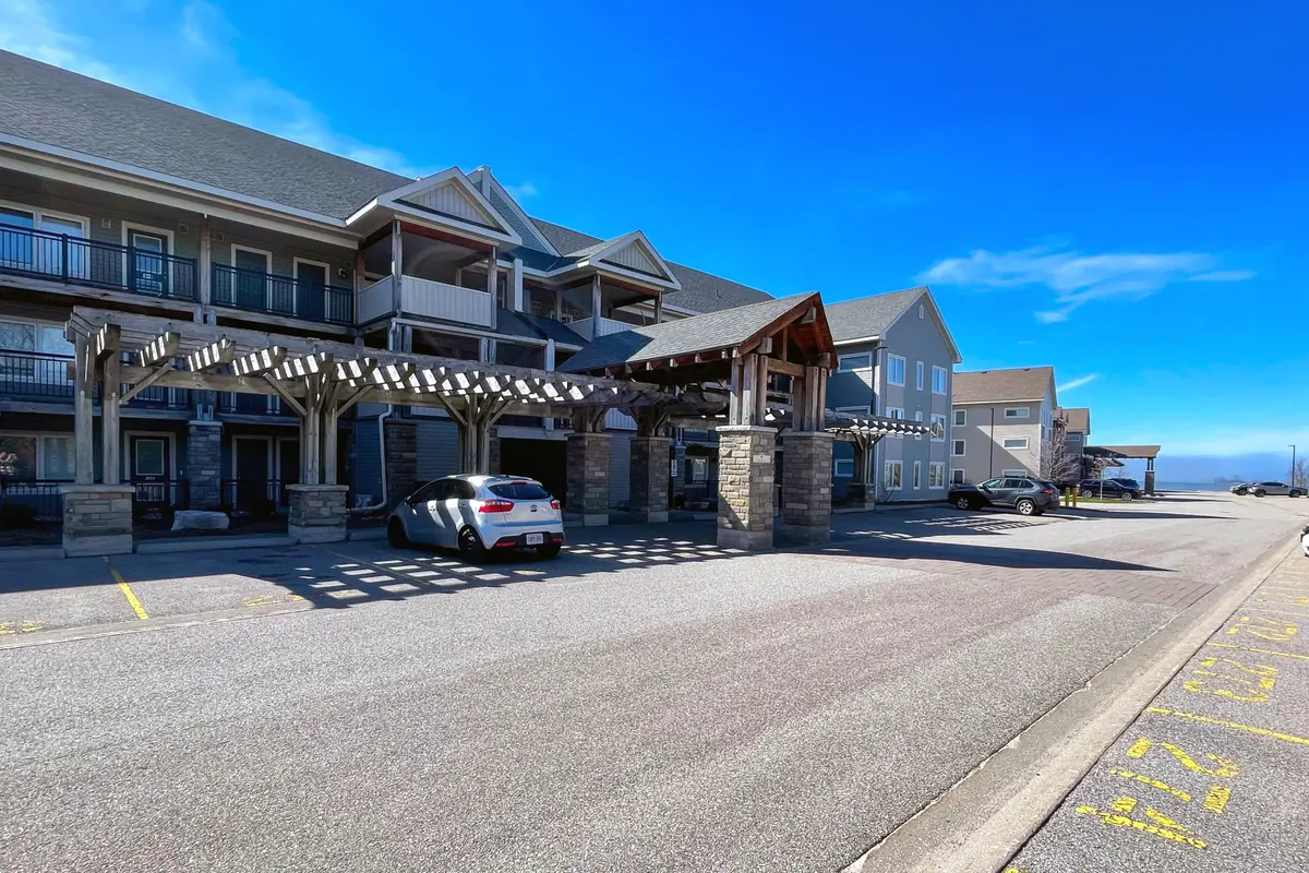 2 Cove CT #107, Collingwood, ON L9Y 0Y6