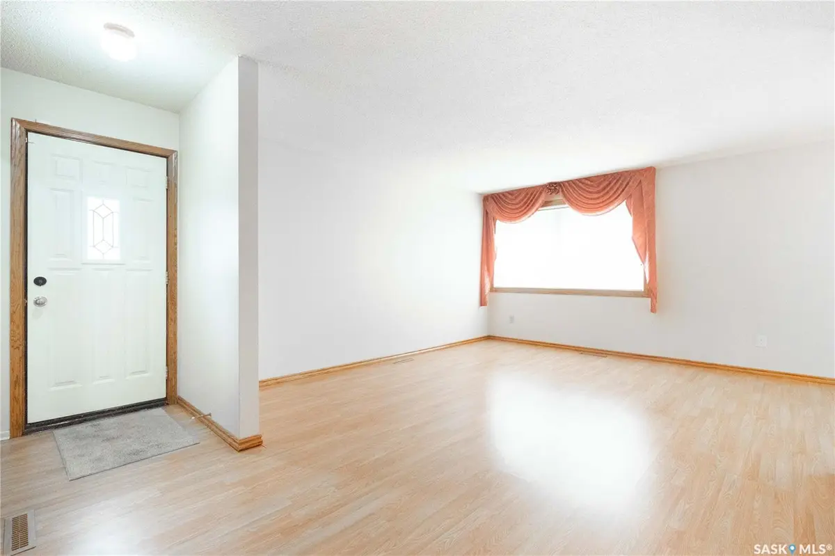 4515 Castle ROAD, Regina, SK S4S 4W6