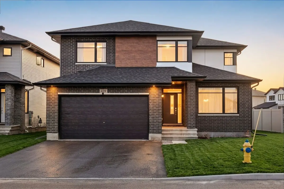 429 Gidran CIR, Kanata, ON K2V 0P5
