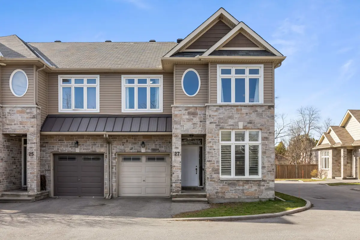 27 Orange Blossom Private, Blossom Park - Airport And Area, ON K1T 0M9