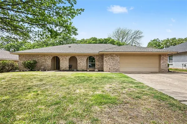 2805 Autumn Drive, Hurst, TX 76054