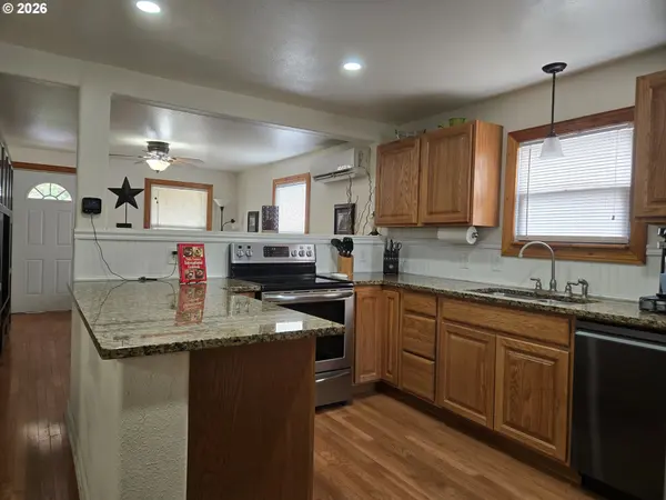 261 ROBINSON ST, Sutherlin, OR 97479