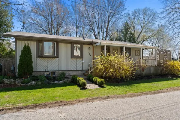 135 ESSEX Boulevard, Amherstburg, ON N9V 2Y8