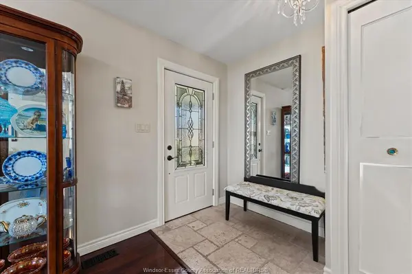 135 ESSEX Boulevard, Amherstburg, ON N9V 2Y8