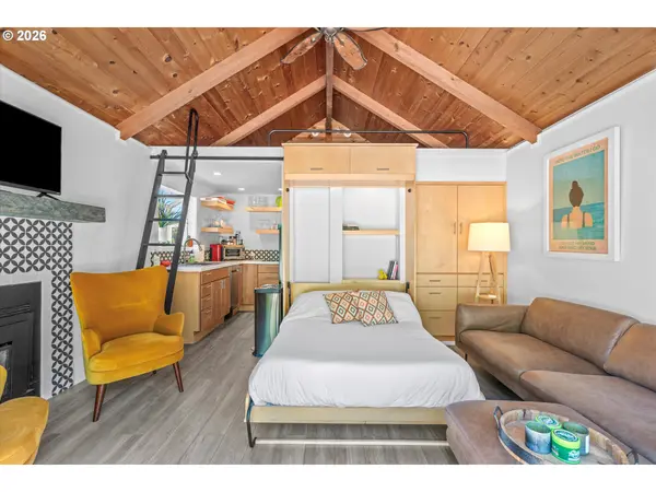 7720 S Macadam AVE, Portland, OR 97219