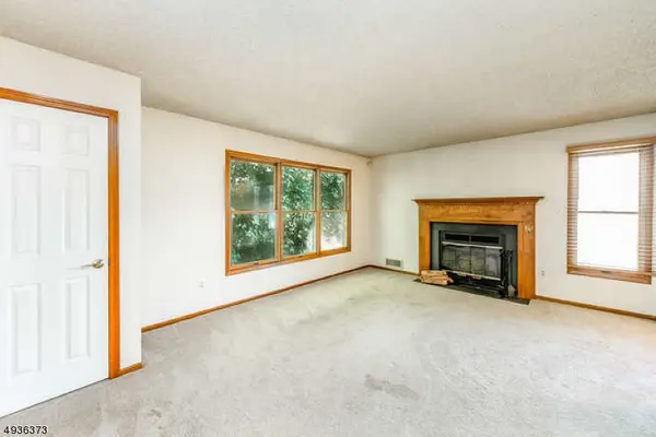 56 Portsmouth Ct, Hamburg Boro, NJ 07419