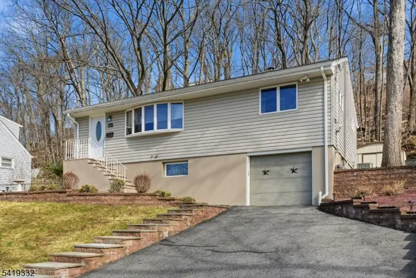 116 Rafkind Rd, Bloomingdale Boro, NJ 07403