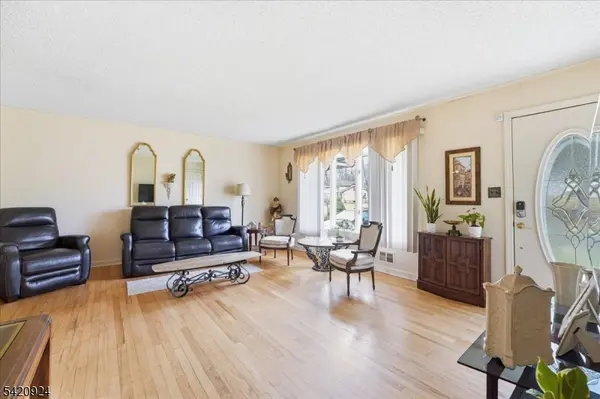 100 Hayes Ave, Clark Twp., NJ 07066