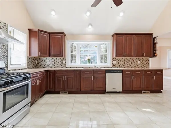 95 Sycamore Ave, Livingston Twp., NJ 07039