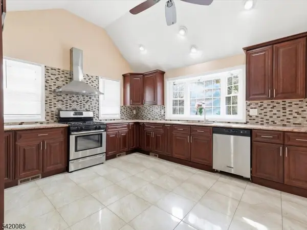 95 Sycamore Ave, Livingston Twp., NJ 07039