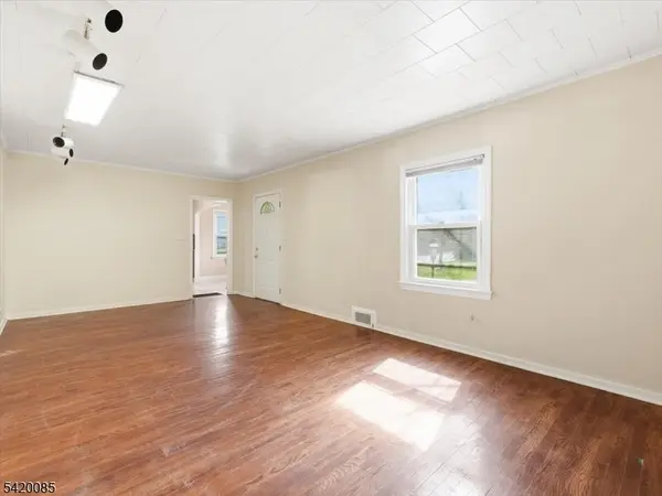 95 Sycamore Ave, Livingston Twp., NJ 07039