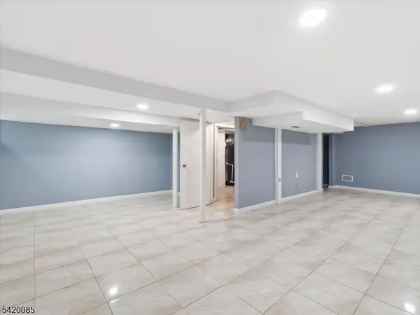 95 Sycamore Ave, Livingston Twp., NJ 07039