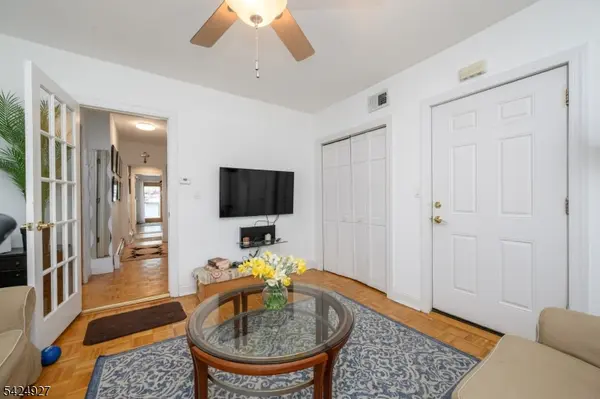 513 E Price St, Linden City, NJ 07036