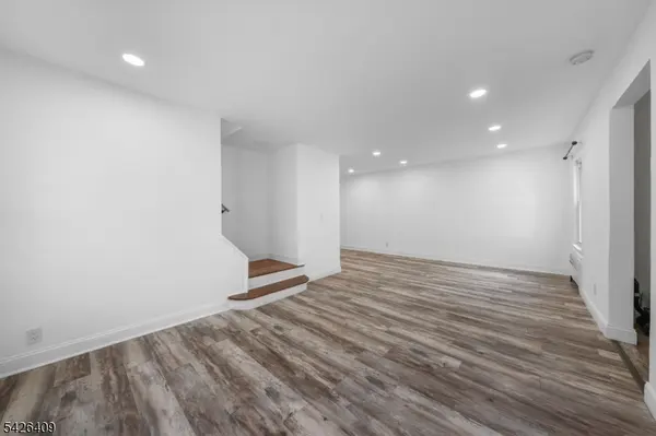 8 Melrose Ter, Elizabeth City, NJ 07208