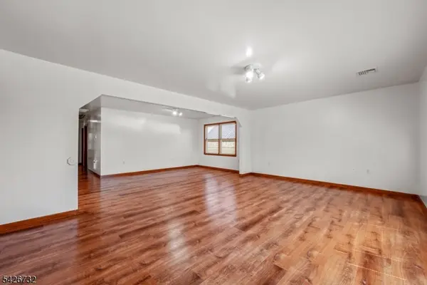 937 Grove St, Elizabeth City, NJ 07202