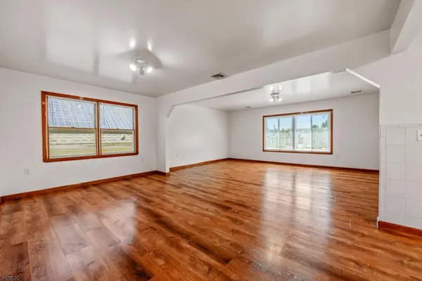 937 Grove St, Elizabeth City, NJ 07202