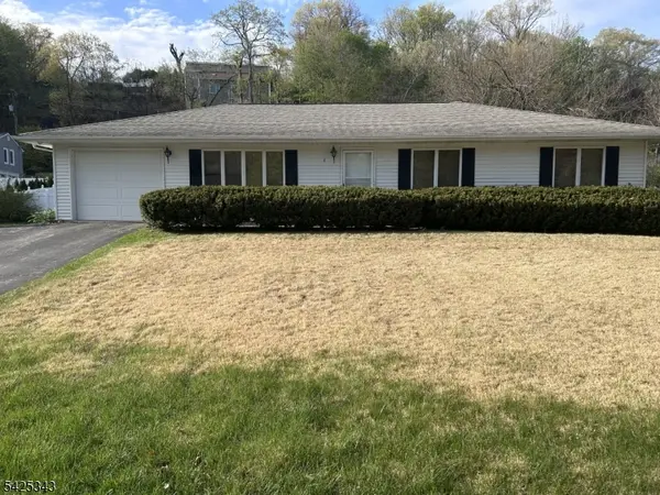 6 Lori Ln, Lincoln Park Boro, NJ 07035