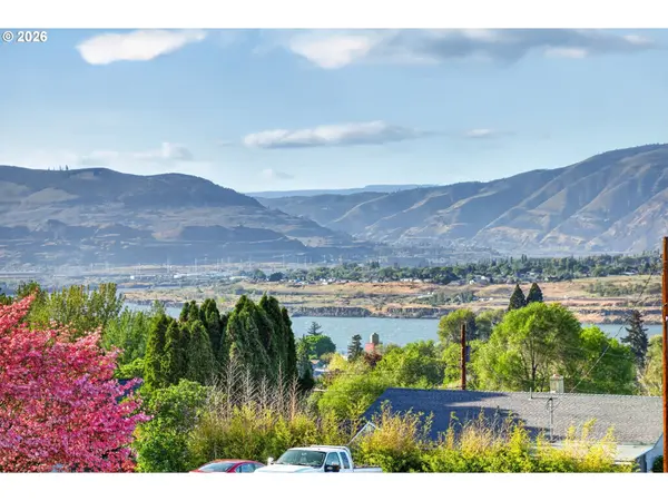 1712 NEVADA ST, The Dalles, OR 97058