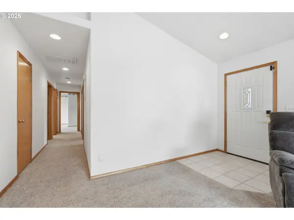 277 NE HOLIDAY AVE, Dallas, OR 97338