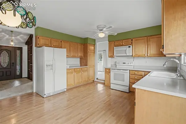 806 Point Of The Pines DR, Colorado Springs, CO 80919