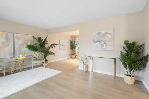 4823 Vanguard RD NW, Calgary, AB T3A 0R5