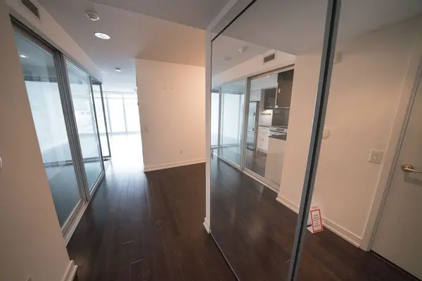 121 Mcmahon DR #915, Toronto C15, ON M2K 0C1