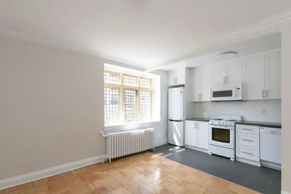 394 Avenue RD #406, Toronto C02, ON M4V 2H4