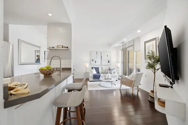 1750 Bayview AVE #405, Toronto C10, ON M4G 3C4