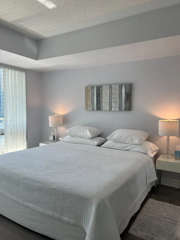 8 Scollard ST #1204, Toronto C02, ON M5R 1M2