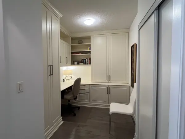 8 Scollard ST #1204, Toronto C02, ON M5R 1M2