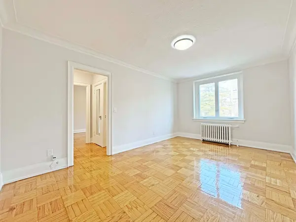 398 Avenue RD #326, Toronto C02, ON M4V 2H4